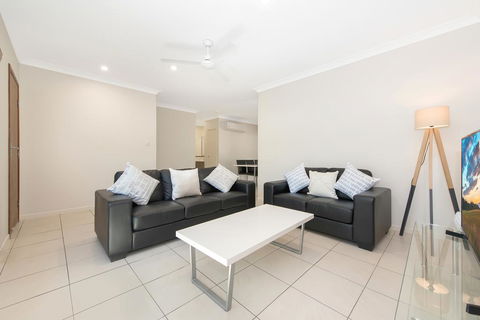 3 Bedroom Central Home - Gold Coast 4U 1