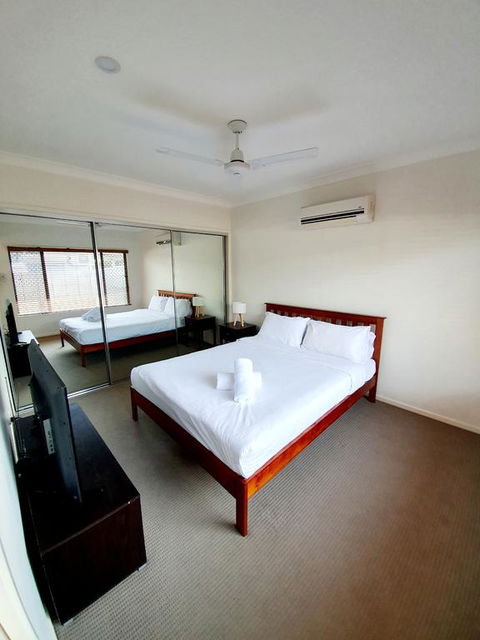 3 Bedroom Central Home - Gold Coast 4U 3