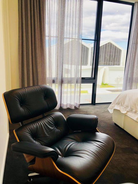 3 Bedroom Executive Luxury Beachside Townhouse - Accommodation Gold Coast 3