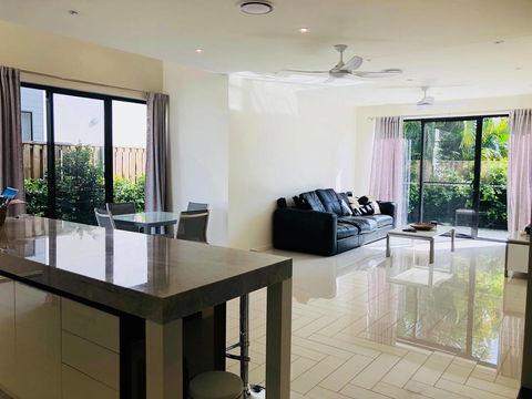 3 Bedroom Executive Luxury Beachside Townhouse - Accommodation Gold Coast 0