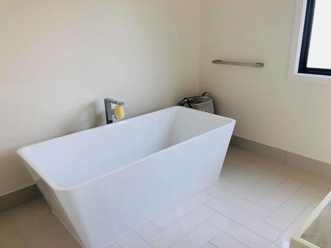 3 Bedroom Executive Luxury Beachside Townhouse - Accommodation Gold Coast 2