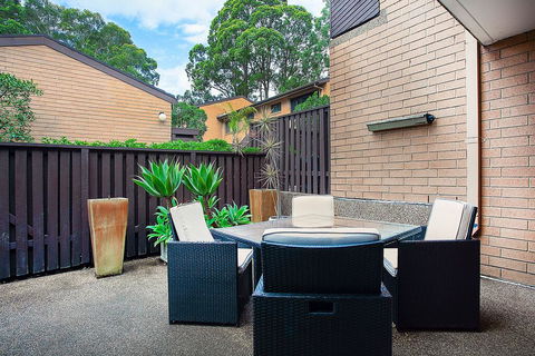 3-Bed Home With BBQ Patio Near Parks And Playgrounds - Gold Coast 4U 2