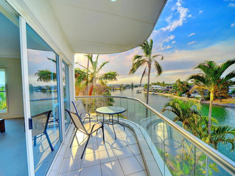 3br Broadbeach Lakefront Apartment - Gold Coast 4U 0