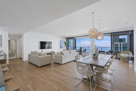 4 Bedroom Sub Penthouse Lvl 60 At Circle On Cavill - Accommodation Gold Coast 2