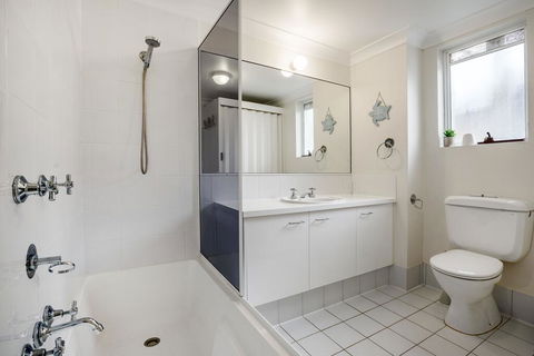 4 Cote D Azur 6 Douglas Street - Accommodation Gold Coast 2
