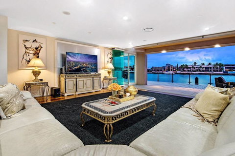 4.5 Million Dollar Surfers Paradise Dream Mansion - Accommodation Gold Coast 0
