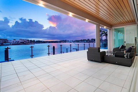 4.5 Million Dollar Surfers Paradise Dream Mansion - Accommodation Gold Coast 3