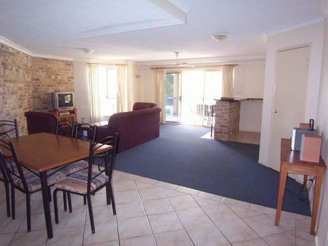 4/84 Lawson Street - Beach Haven 4 - Gold Coast 4U 3