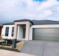 4Bed 2Bath Cozy Guesthouse in Tarneit - Accommodation Gold Coast