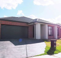 5 Bed 2 Bath big house - Gold Coast 4U