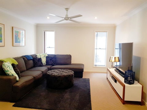 5 Bedroom Luxury Villa - Hope Island - Accommodation Gold Coast 1