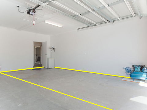 5 Bent Street - Huge House With Foxtel & Aircon - Gold Coast 4U 1