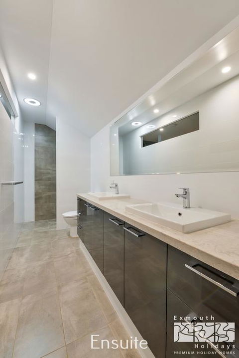 5 Kestrel Place - PRIVATE JETTY & POOL - Gold Coast 4U 3