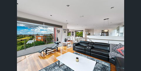 5 Star Gowanbrae Views - Accommodation Gold Coast 2