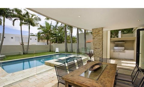 6 Witta Circle - Gold Coast 4U 1