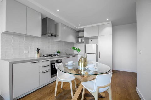 61, Boutique One-bedroom, Boxhill Central, Mall - Gold Coast 4U 2