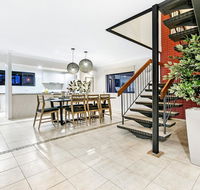 7 Bedroom Gold Coast Luxury Waterfront Home with Pool sleeps 20 - Gold Coast 4U