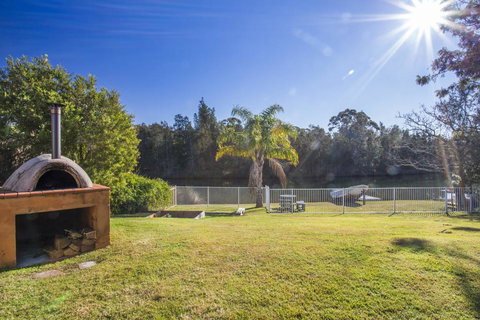 77 Lake Entrance Rd - Waterfront Wonder - 1 Gold Coast 2