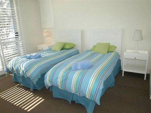 8 ON COAST (4 Night Min) - Gold Coast 4U 2