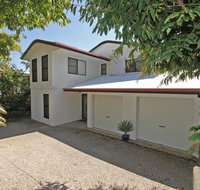 8 Springfield Avenue - Pet Friendly Linen Included - Accommodation Gold Coast