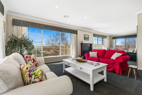 A House With A View, Molong. NSW - Accommodation Gold Coast 3