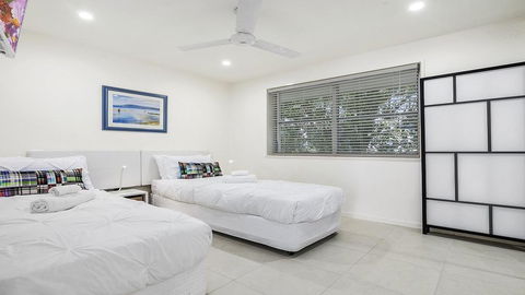 A Stylish Apartment With Noosa Views! - Unit 6 Yaringa 29 Noosa Drive - Gold Coast 4U 2
