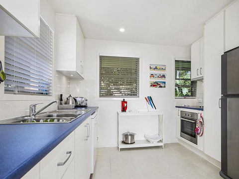 A Stylish Apartment With Noosa Views! - Unit 6 Yaringa 29 Noosa Drive - Gold Coast 4U 3
