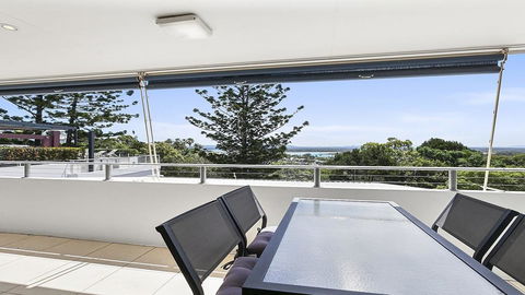 A Stylish Apartment With Noosa Views! - Unit 6 Yaringa 29 Noosa Drive - Gold Coast 4U 0