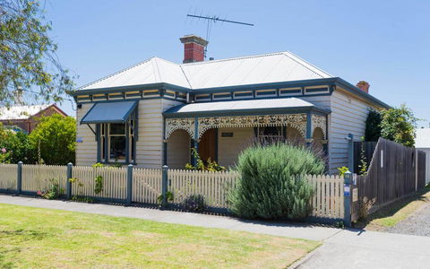 Abaleen House - Accommodation Gold Coast 0