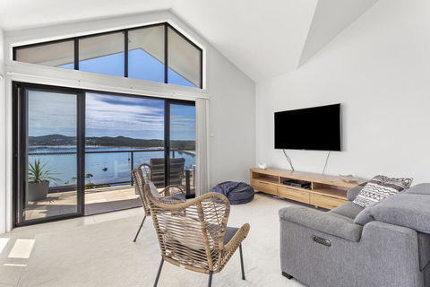 Above And Beyond - Beautiful Home With Pool - Accommodation Gold Coast 1