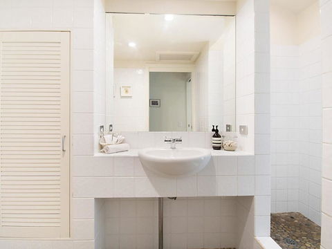 Above The Pass - 1 Gold Coast 1