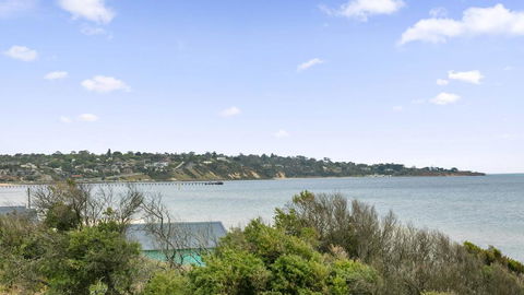 ABSOLUTE BEACHFRONT - FRANKSTON - Gold Coast 4U 1
