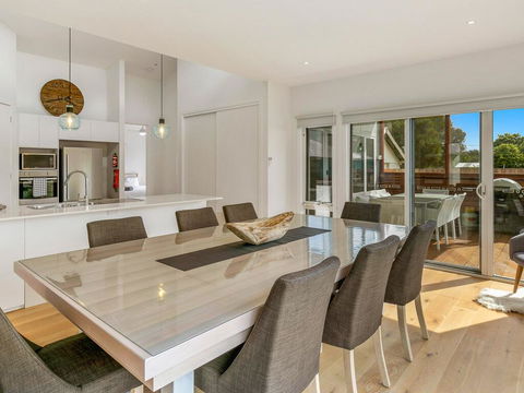 Absolutely Beach - Accommodation Gold Coast 3