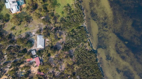 Acacia Lakehouse - The Lake At Your Doorstep - Accommodation Gold Coast 1