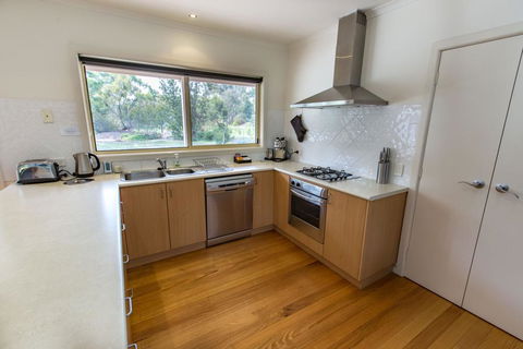 Acacia Lakehouse - The Lake At Your Doorstep - Accommodation Gold Coast 2