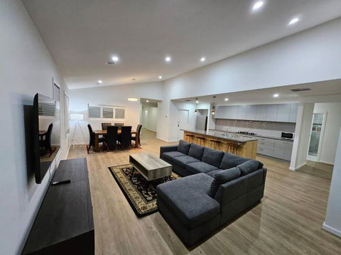 E 4 Room Retreat Family Friendly - Accommodation Gold Coast 0