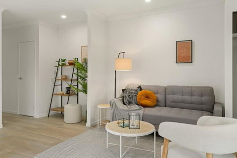 Dual Key 5BR Family Home With Stunning Interior - Accommodation Gold Coast 0