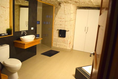 Dug Out B&B - Accommodation Gold Coast 3