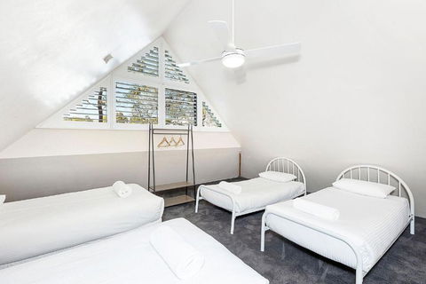 Eagle Bay Beach Lodge - 1 Street Back From Stunning Eagle Bay! - Accommodation Gold Coast 2