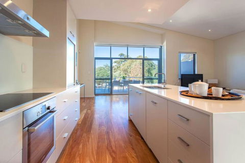 Eagle Escape I Private Properties - Accommodation Gold Coast 3