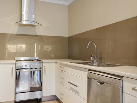 Eagle Heights Holiday Units - Accommodation Gold Coast 3