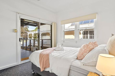 East Hills Waterfront Bliss - Accommodation Gold Coast 4