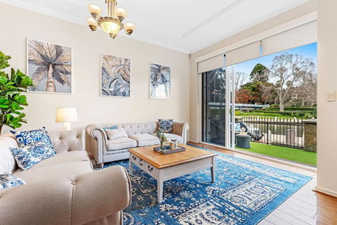 East Perth Luxury Waterfront Retreat - Accommodation Gold Coast 0