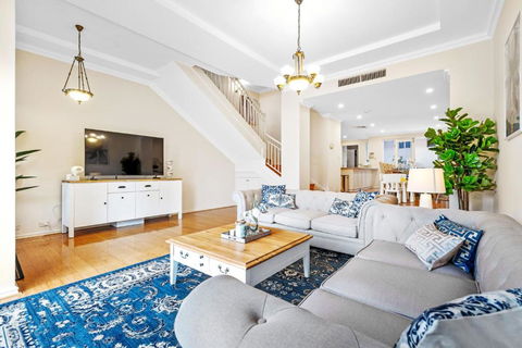 East Perth Luxury Waterfront Retreat - Accommodation Gold Coast 2
