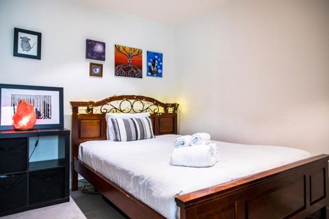 Eclectic 1 Bedroom South Yarra Hideaway - Accommodation Gold Coast 2