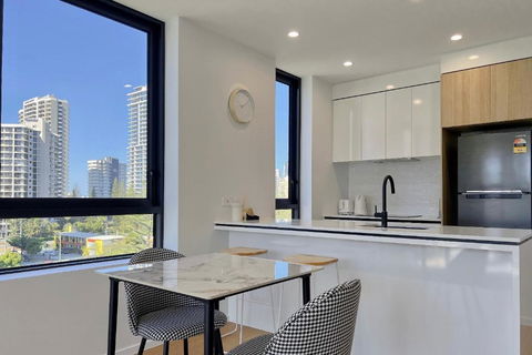 E.S. Surfers Paradise - Accommodation Gold Coast 3