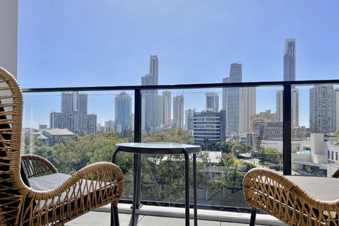 E.S. Surfers Paradise - Accommodation Gold Coast 4