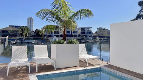 E.S. Surfers Paradise - Accommodation Gold Coast 0