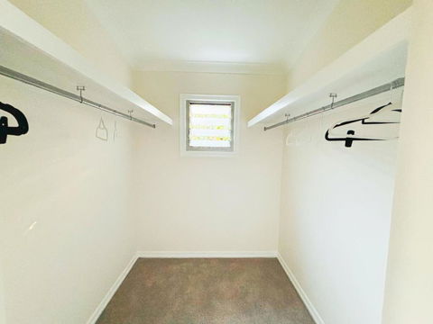 Elegant Villa Near Shopping Mall - Gold Coast 4U 4