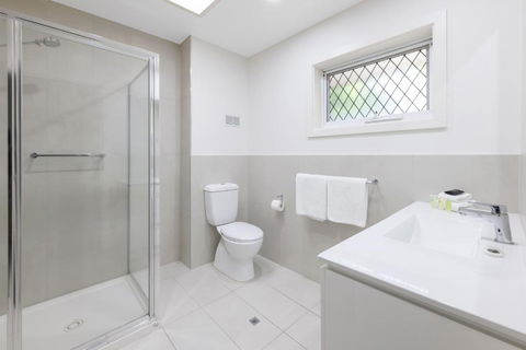 Elizabethan Lodge - 1 Gold Coast 3